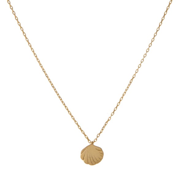 Dainty gold tone necklace with a seashell pendant. Approximately 14" in length.