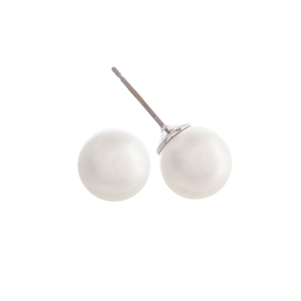 Stud Pearl Earrings.

- Approximately 7-8mm in diameter.