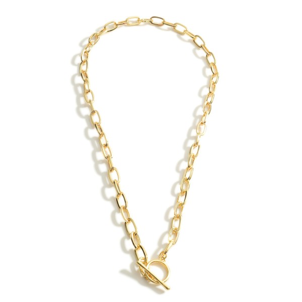 Short Gold Metal Chain Necklace Featuring Toggle Clasp. 

- Approximately 18" Long