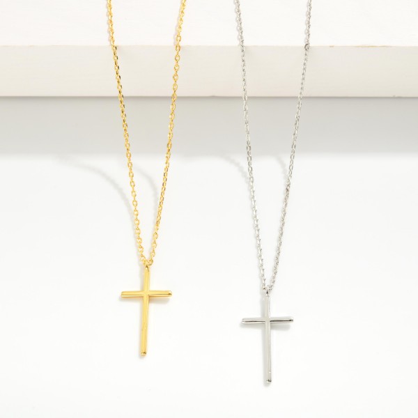 Dainty Gold Dipped Chain Link Necklace Featuring Cross Pendant
- White or Yellow Gold Dipped
- Approximately 16" L
- Extender 3" L