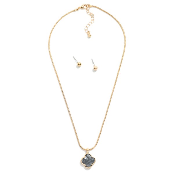 Wholesale metal Snake Chain Necklace Pearlescent Clover Pendant Included Metal B