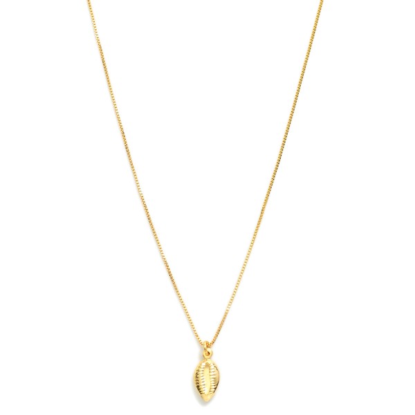 Box Chain Link Necklace Featuring Metal Tone Cowrie Shell Pendant 

- Approximately 16" L
- Extender 2" L
- 18k Gold Filled
- Hypoallergenic
- Made In Brazil