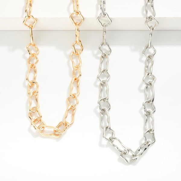 Metal Tone Abstract Shape Chain Link Necklace 

- Approximately 16" L
