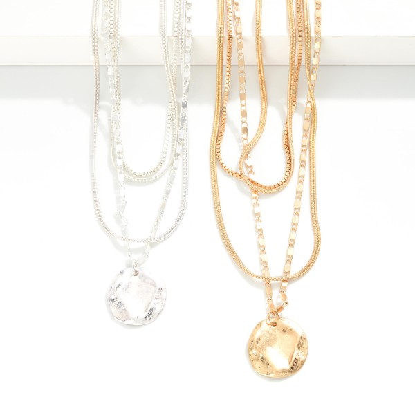 Layered Chain Link Necklace Featuring Textured Metal Circle Pendant 

- Approximately 16" L
- Extender 3" L