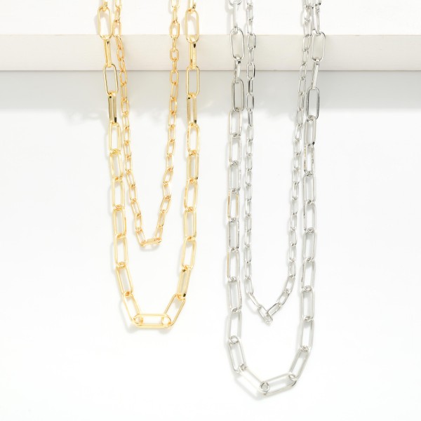 Layered Paperclip Chain Link Necklace 

- Gold Dipped 
- Approximately 16" L
- Extender 1.5" L