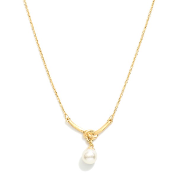 Chain Link Necklace Featuring Knotted Metal & Pearl Pendant 
