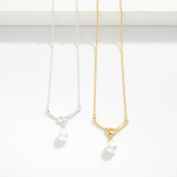 Chain Link Necklace Featuring Knotted Metal & Pearl Pendant 