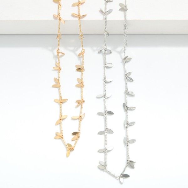 Metal Tone Chain Link Necklace Featuring Metal Tone Leaf Shaped Charm Stations 

- Approximately 18" L 
- Extender 3" L 