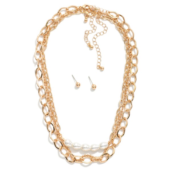 Layered Chain Link Necklace Featuring Pearl Details 

- Metal Tone Ball Studs Included 
- Approximately 14" L
- Extender 3" L 