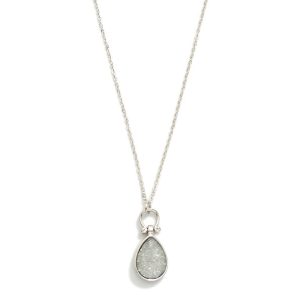 Metal Tone Chain Link Necklace Necklace Featuring Glittery Stone Teardrop Pendent

- Approximately 20" L 
- Extender 3" L 