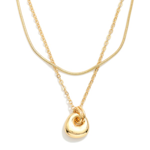 Layered Chain Link Necklace Featuring Metal Tone Geometric Shape Pendant 

- Approximately 14" L