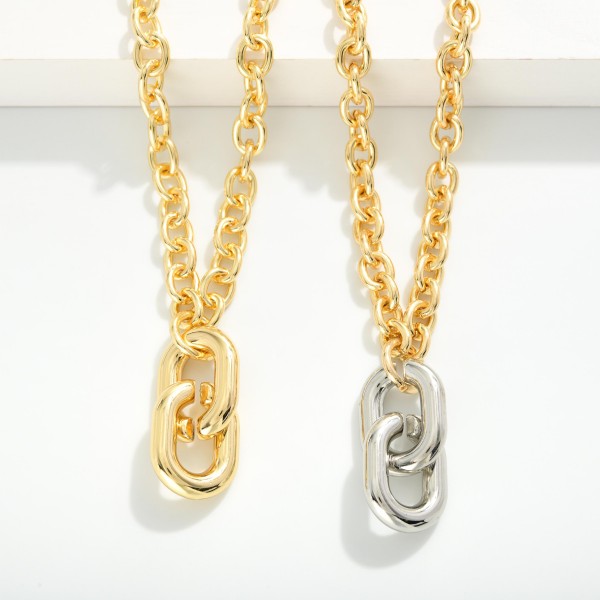Chain Link Necklace Featuring Metal Tone Links Pendant 

- Approximately 16" L
- Extender 3" L