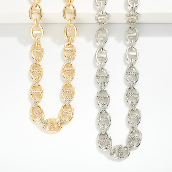 Metal Tone Pig Nose Chain Link Necklace Featuring Rhinestones

- Approximately 16" L
- Extender 3" L 
