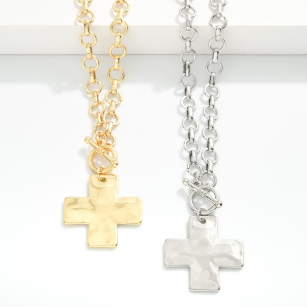 Circle Chain Link Necklace Featuring Cross Pendant & Toggle Clasp 

- Approximately 20" L 