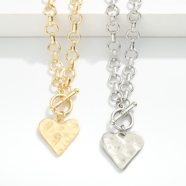 Circle Chain Link Necklace Featuring Heart Pendant & Toggle Clasp 

- Approximately 20" L 
