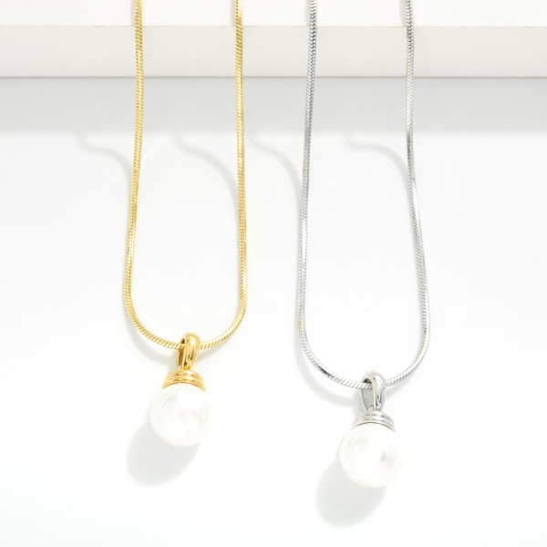 Snake Chain Necklace Pearl Pendant

- Stainless Steel
- Water Resistant
- Approximately 16" L
- Extender 2" L