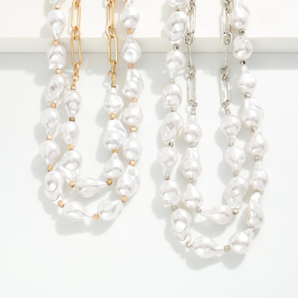 Layered Baroque Pearl & Chain Link Necklace 

- Approximately 16" L
- Extender 3" L