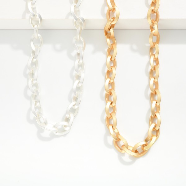 Matte Metal Chain Link Necklace 

- Approximately 16" L
- Extender 3" L