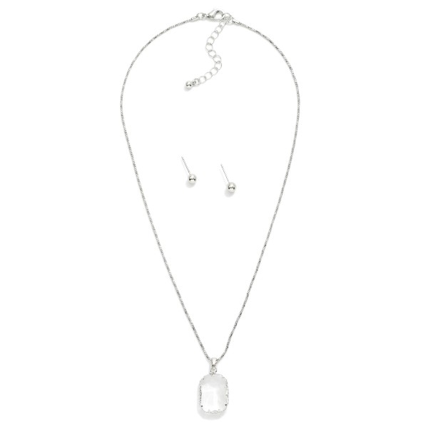 Twisted Chain Link Necklace Featuring Glass Crystal Pendant 

- Gold Ball Studs Included
- Approximately 16" L
- Extender 2" L 
