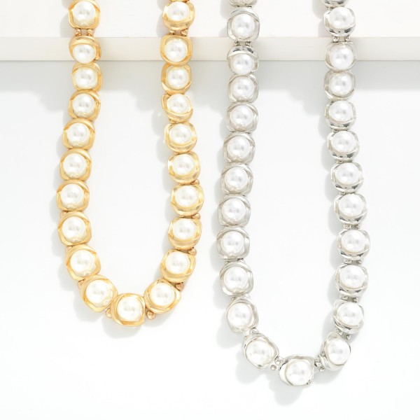 Gold Tone Bordered Pearl Beaded Necklace 

- Approximately 14" L
- Extender 3" L