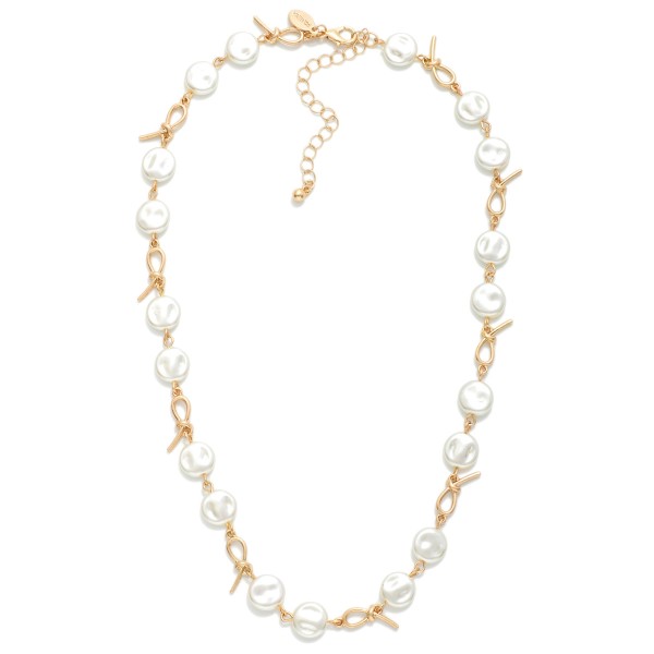 Flat Pearl & Knotted Metal Chain Link Necklace 

- Approximately 16" L
- Extender 2" L