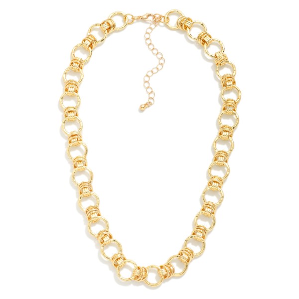 Circle Chain Link Necklace Featuring Horizontal Ribbed Link Details

- Approximately 16" L
- Extender 2" L

