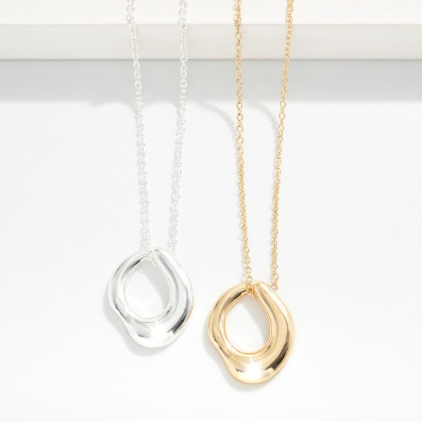 Chain Link Necklace Featuring Hollow Metal Tone Geometric Shape Pendant 

- Approximately 14" L
- Extender 3" L