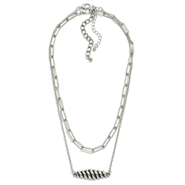 Layered Chain Link Necklace Featuring Ribbed Tapered Bar Detail 

- Approximately 14" L
- Extender 3" L