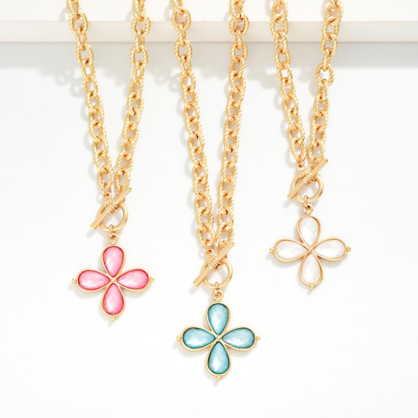 Twisted Link Chain Link Necklace Featuring Acetate Flower Pendant & Toggle Clasp 

- Approximately 16" L