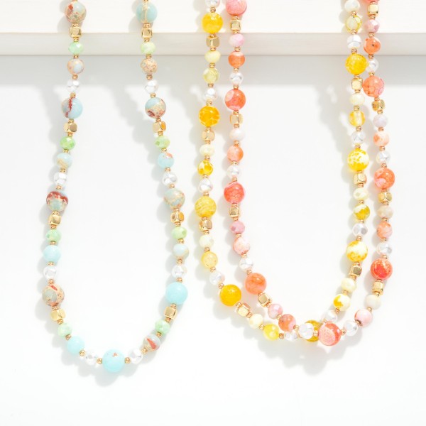 Stone Beaded Necklace With Pearl & Gold Tone Details 

- Approximately 16" L 
- Extender 2" L 