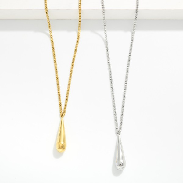 Long Chain Link Necklace Featuring Metal Teardrop Pendent 

- Approximately 28" L 
- Extender 3"L 
- Stainless Steal 
- Water Resistant 