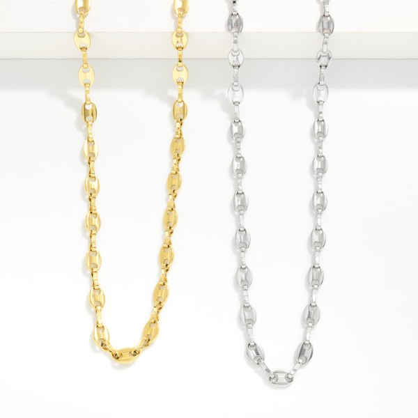 Metal Link Pig Nose Chain Necklace

- Approximately 18" L 
- Extender 3"L 
- Stainless Steel 
- Water Resistant 