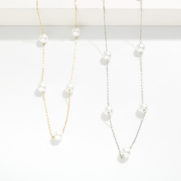 Chain Link Necklace Featuring Pearl Stations 

- Approximately 14" L 