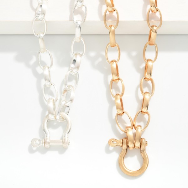 Metal Chain Link Oval Necklace Featuring Horseshoe Pendant 

- Approximately 18" L 