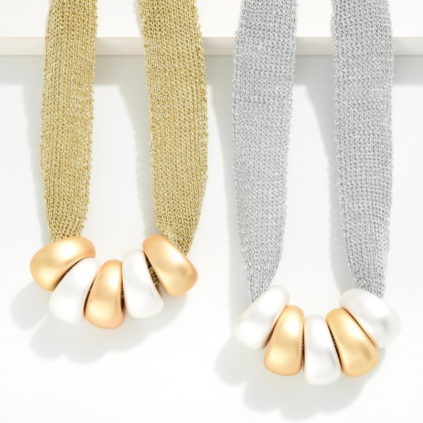 Chain Link Mesh Chain Featuring Two Tone Chunky Round Beads 

- Approximately 14" L 
