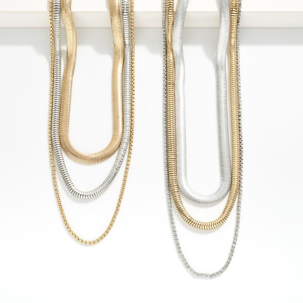 Layered Multi Link Chain Link Necklace 

- Approximately 12"-16" L
- Extender 2" L