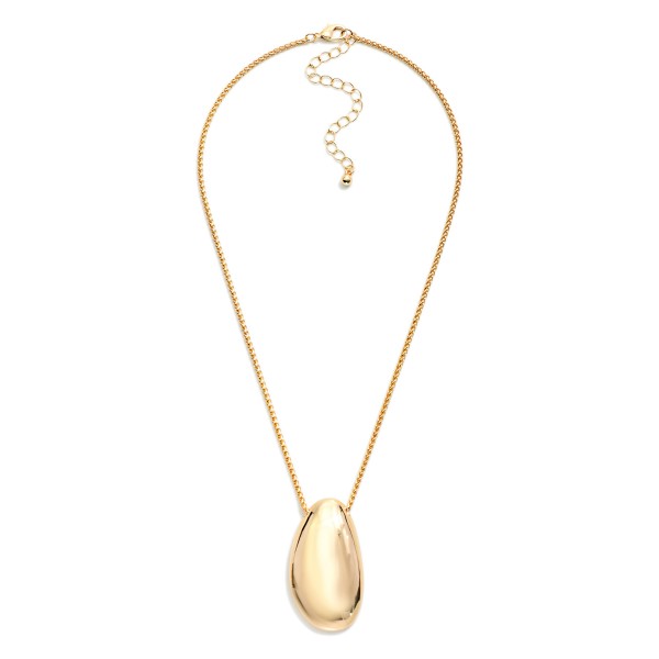 Chain Link Necklace Featuring Oval Pendant

- Approximately 16" L 
- Extender 2" L 