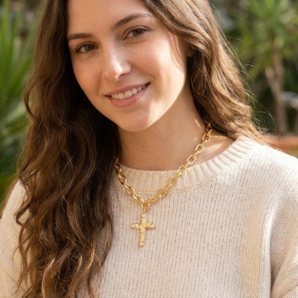 Chain Link Necklace Featuring Metal Tone Cross Pendant With Pearl Detail

- Approximately 20" L 
- Extender 3" L 