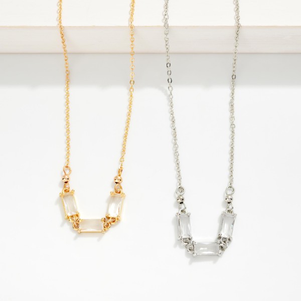 Chain Link Necklace Featuring Linked Glass Crystal Stationary Pendant 

- Approximately 14" L
- Extender 3" L