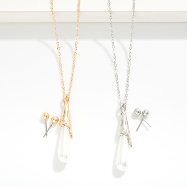 Chain Link Necklace Featuring Pearl Teardrop Pendant 

- Metal Tone Ball Stud Earrings Included 
- Approximately 16" L
- Extender 3" L