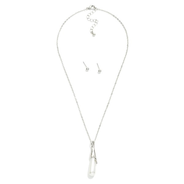 Chain Link Necklace Featuring Pearl Teardrop Pendant 

- Metal Tone Ball Stud Earrings Included 
- Approximately 16" L
- Extender 3" L