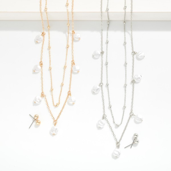 Layered Chain Link Necklace Featuring Flat Pearl Stations 

- Metal Tone Ball Stud Earrings Included
- Approximately 16" L
- Extender 3" L