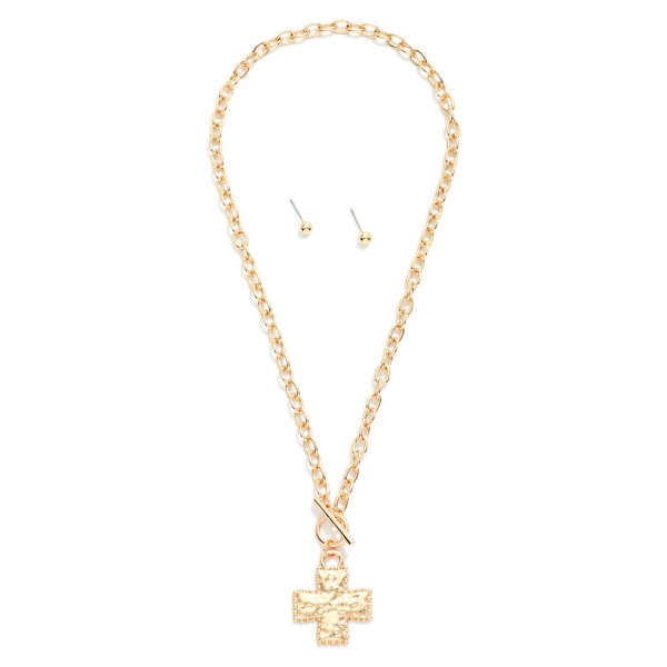 Chain Link Necklace Featuring Hammered Metal Plus Cross & toggle Clasp Pendant

- Includes Metal Tone Ball Stud Earrings 
- Approximately 16" L
