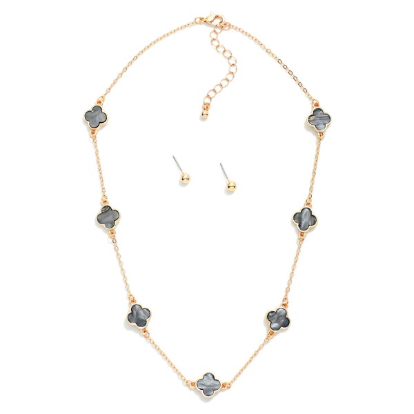 Chain Link Necklace Featuring Pearlescent Clover Stations 

- Metal Tone Ball Stud Earrings Included
- Approximately 16" L
- Extender 3" L