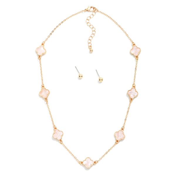Chain Link Necklace Featuring Pearlescent Clover Stations 

- Metal Tone Ball Stud Earrings Included
- Approximately 16" L
- Extender 3" L