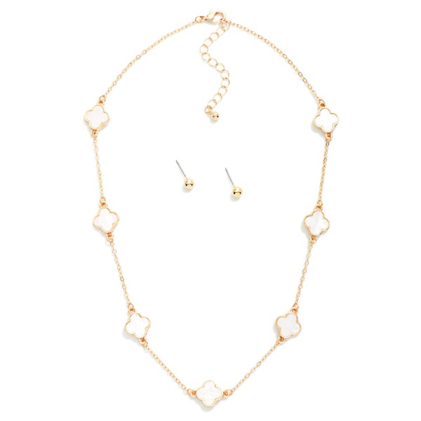Chain Link Necklace Featuring Pearlescent Clover Stations 

- Metal Tone Ball Stud Earrings Included
- Approximately 16" L
- Extender 3" L