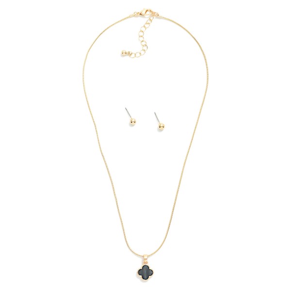 Snake Chain Necklace Featuring Pearlescent Clover Detail

- Metal Tone Ball Stud Earrings Included
- Approximately 16" L
- Extender 3" L