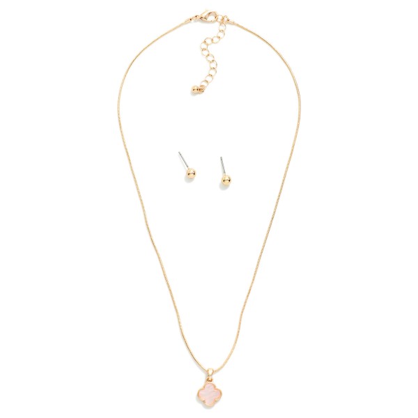 Snake Chain Necklace Featuring Pearlescent Clover Detail

- Metal Tone Ball Stud Earrings Included
- Approximately 16" L
- Extender 3" L