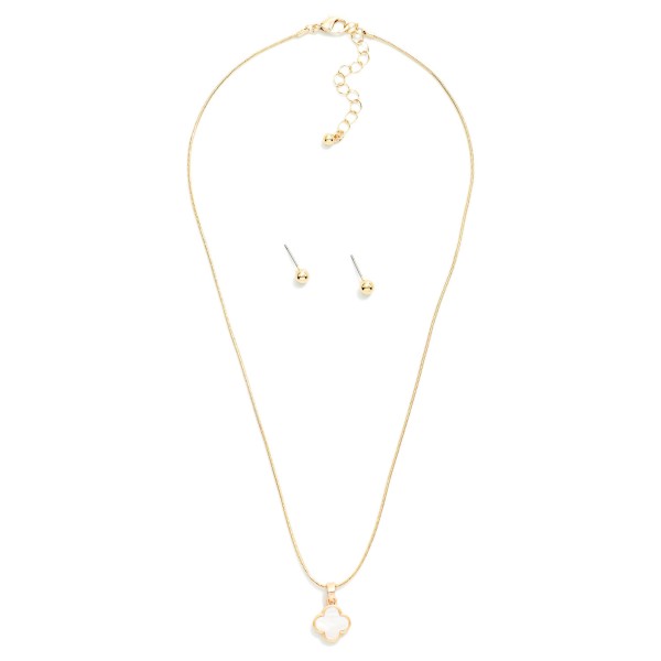 Snake Chain Necklace Featuring Pearlescent Clover Detail

- Metal Tone Ball Stud Earrings Included
- Approximately 16" L
- Extender 3" L