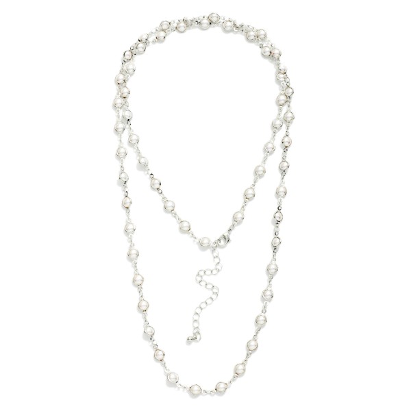 Long Chain Link Necklace Featuring Pearl & Metal Tone Stations 

- Approximately 32" L
- Extender 3" L